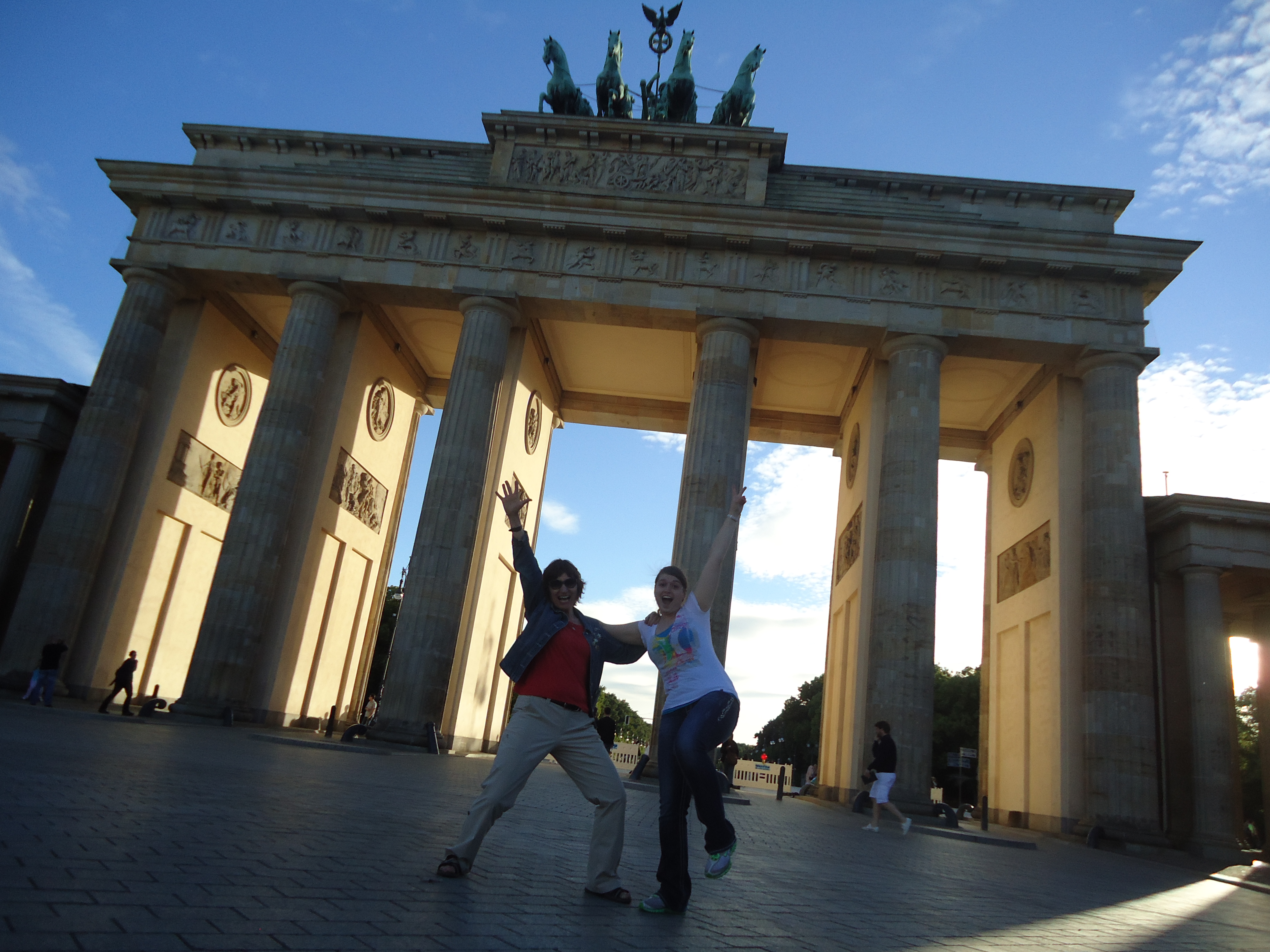2 Students by Brandenburg Gate