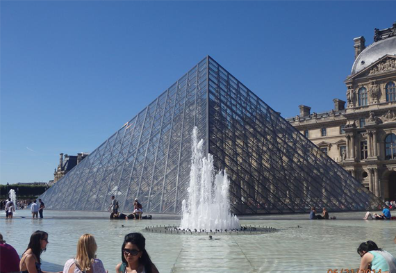 Louvre pyramid fountain