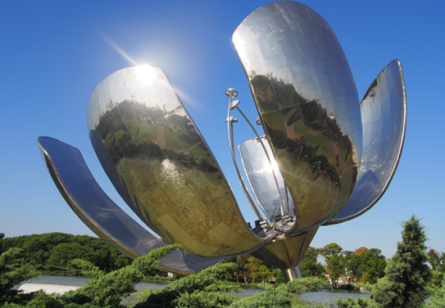 Metal floral sculpture