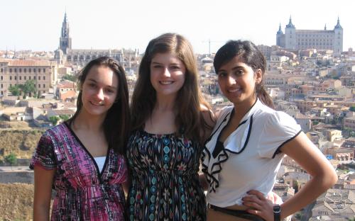 3 Girls Toledo in Background