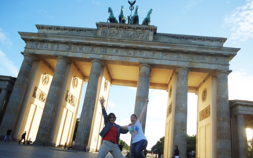 Students at the Brandenburg Gate