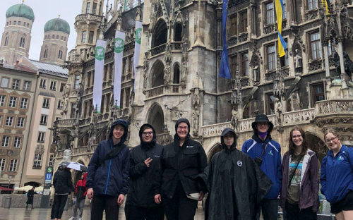 Student group in Munich Plaza
