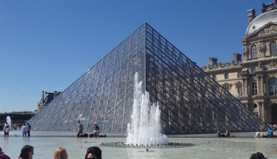 Louvre pyramid fountain