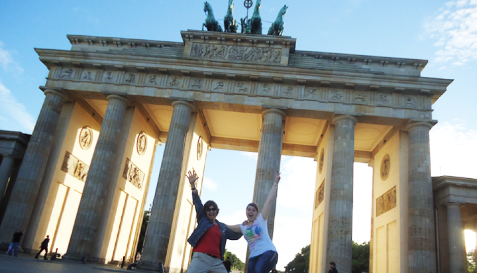 Students at Brandenburg Gate