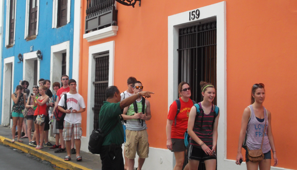 Students strolling through San Juan