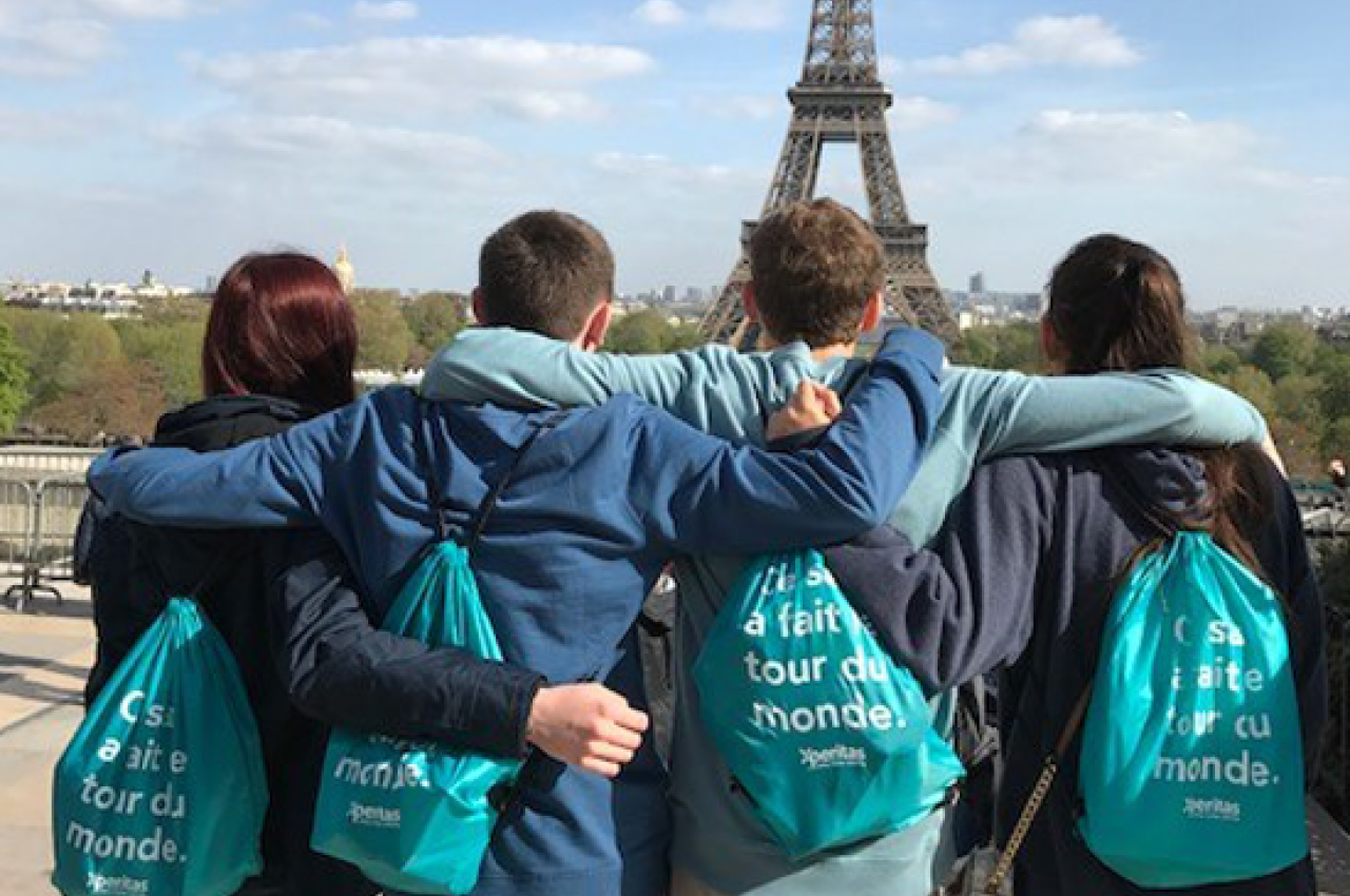 Kids looking at the Eiffel Tower