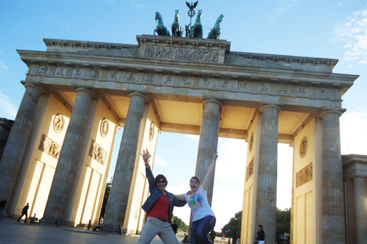 Students at the Brandenburg Gate