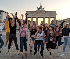 Students at the Brandenburg Gate