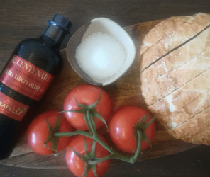 Ingredients for pan con tomate